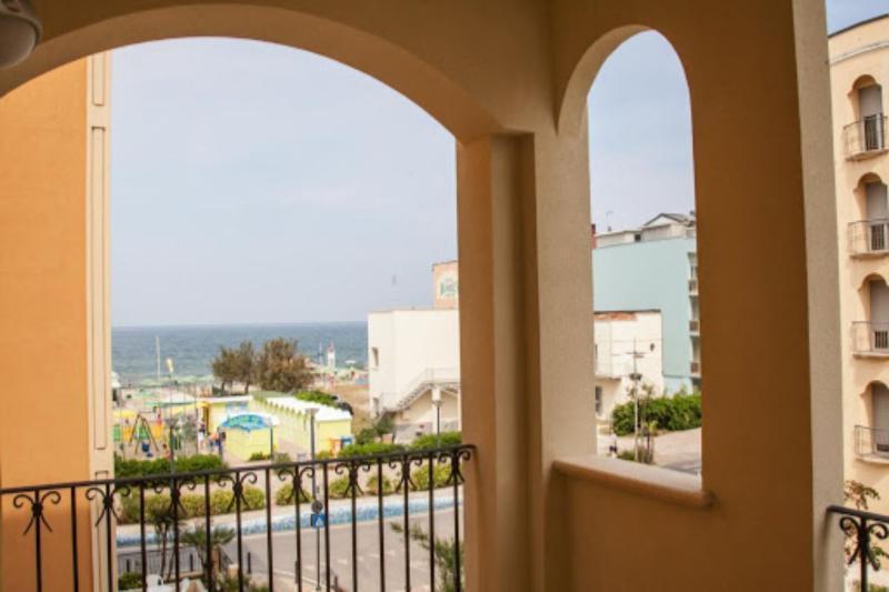 Hotel Merano 미사노아드리아티코 외부 사진
